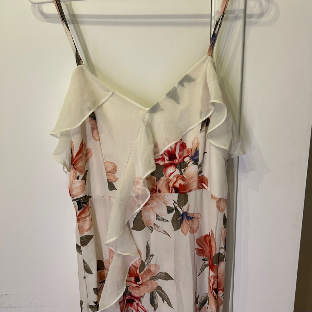 Floral Dress with Ruffled Leg Slit 🌷